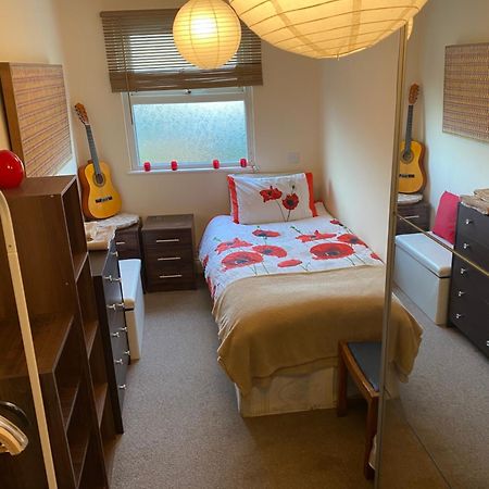35 Mins To Central London. 3 Bedrooms. 2 Bathrooms With Garden Dış mekan fotoğraf