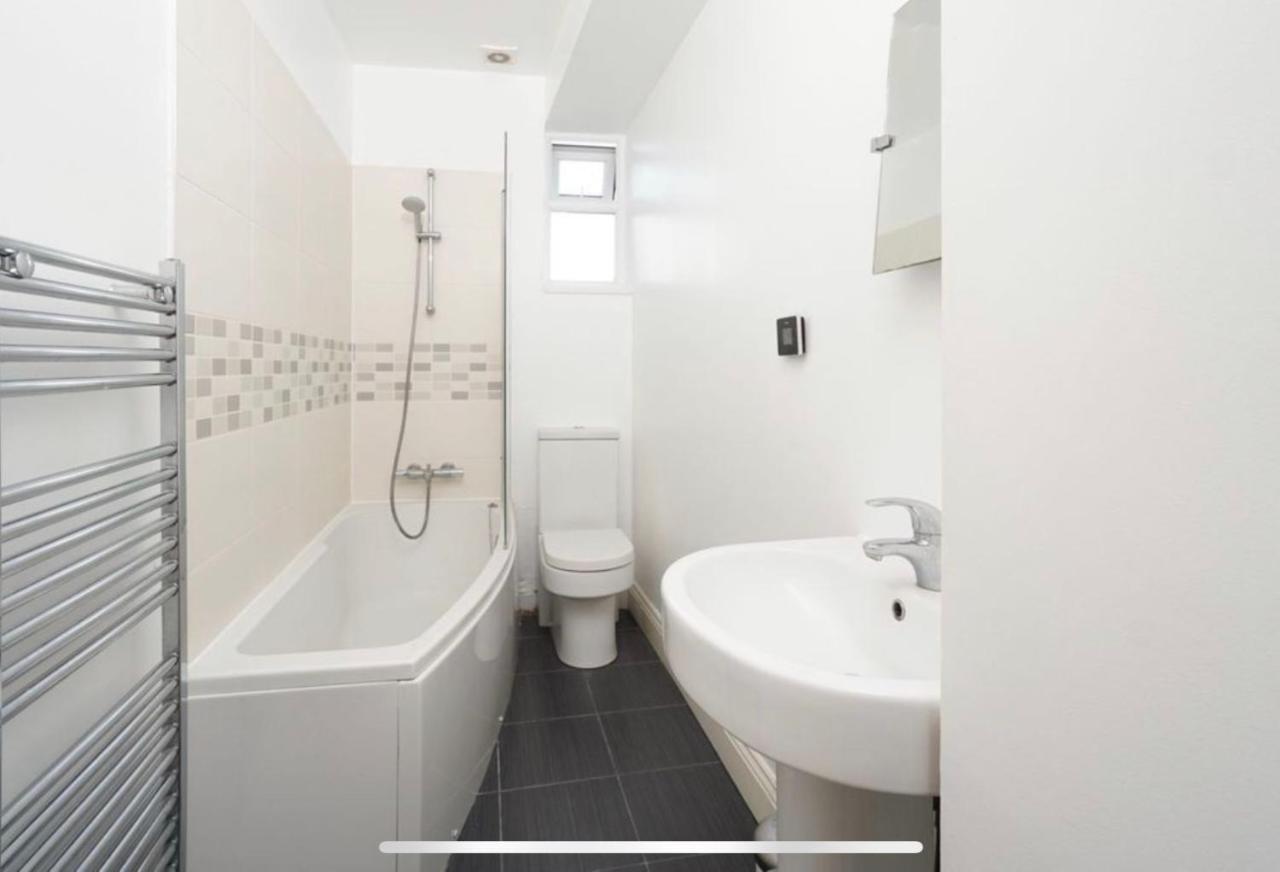 35 Mins To Central London. 3 Bedrooms. 2 Bathrooms With Garden Dış mekan fotoğraf