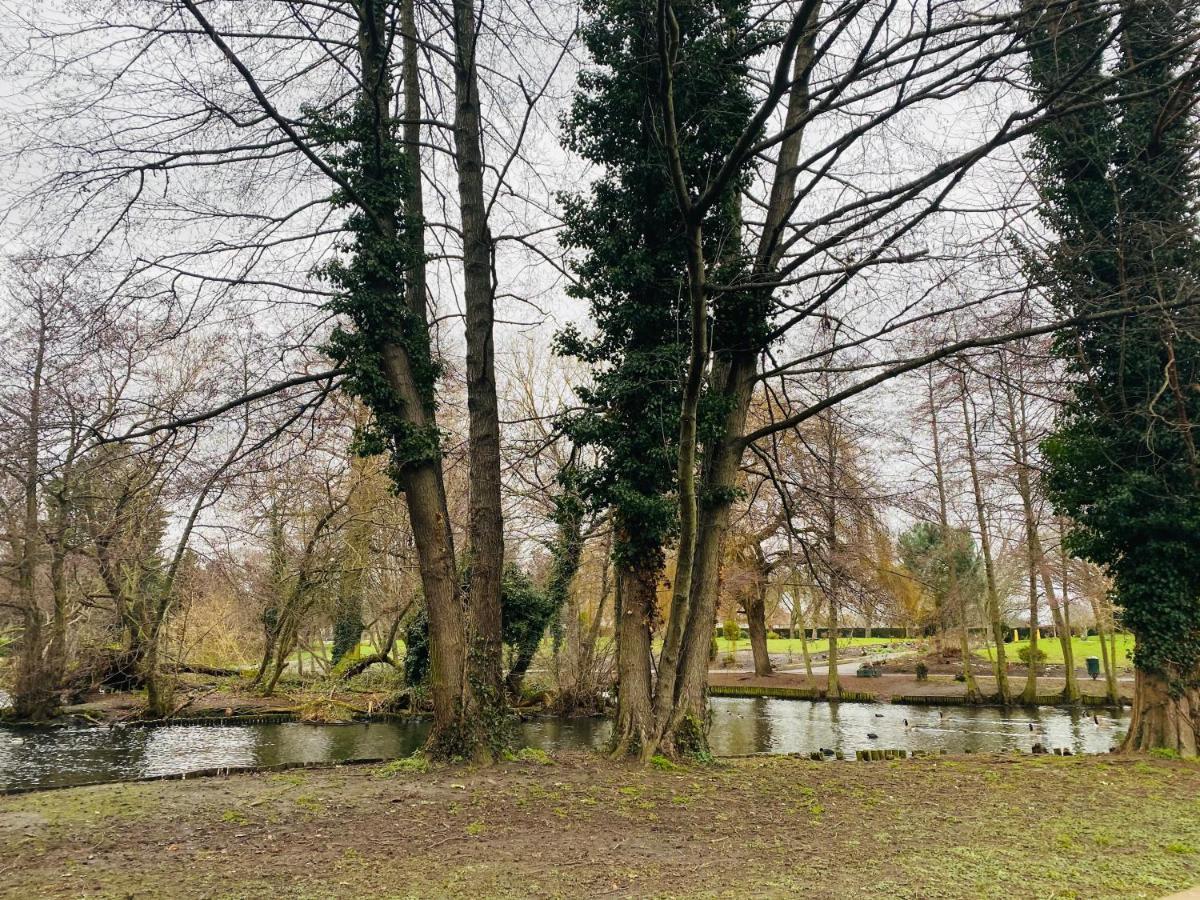35 Mins To Central London. 3 Bedrooms. 2 Bathrooms With Garden Dış mekan fotoğraf
