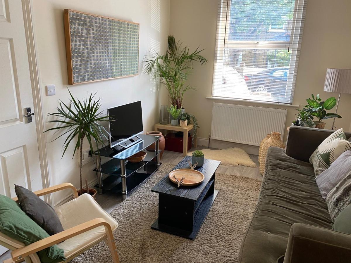 35 Mins To Central London. 3 Bedrooms. 2 Bathrooms With Garden Dış mekan fotoğraf